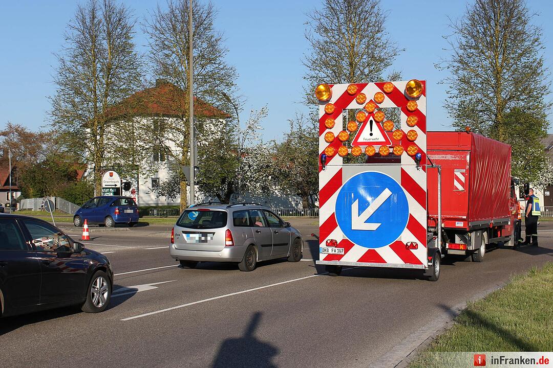 E-Bike-Fahrerin stößt in Dinkelsbühl mit Lkw zusammen