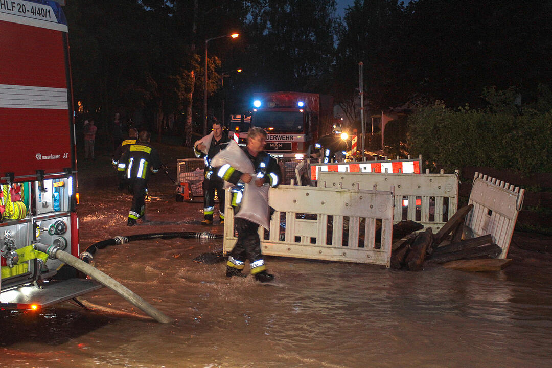 Nürnberg: Beschädigte Leitung setzt einen ganzen Straßenzug unter Wasser