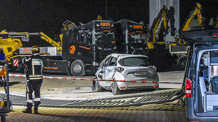 Zerst&ouml;rungsfahrt mit Bagger