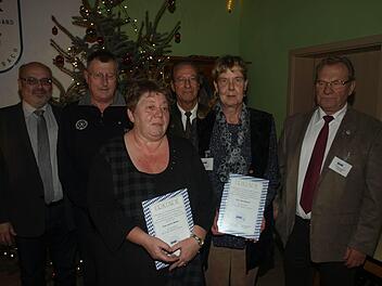 Ehrungen beim VdK Oerlenbach: Unser Bild zeigt (von links) Bürgermeister Franz Kuhn, Manfred Büttner (30 Jahre), Kreisehrenvorsitzenden Walter Herzer, Ute Beutert (beide zehn Jahre im Vorstand) und Vorsitzenden Felix Lorger. Foto: Stefan Geiger