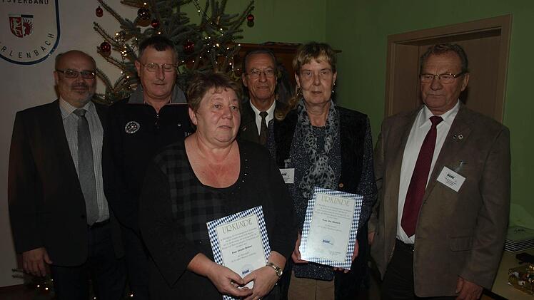 Ehrungen beim VdK Oerlenbach: Unser Bild zeigt (von links) Bürgermeister Franz Kuhn, Manfred Büttner (30 Jahre), Kreisehrenvorsitzenden Walter Herzer, Ute Beutert (beide zehn Jahre im Vorstand) und Vorsitzenden Felix Lorger. Foto: Stefan Geiger
