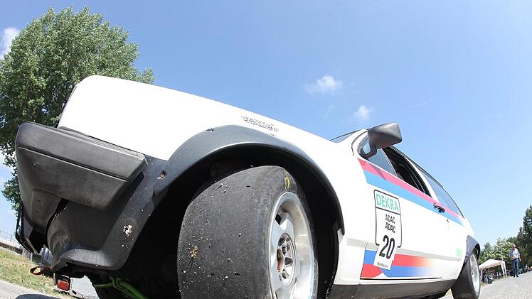 Dieser Teilnehmer, der mit einem VW Polo älteren Baujahrs startete, setzte auf Reifen ohne Profil, so genannte "Slicks".