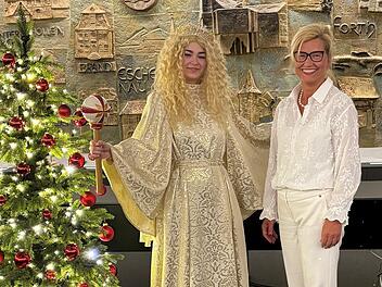 Eckentaler Christkind 2024 bereitet sich auf den Weihnachtsmarkt vor