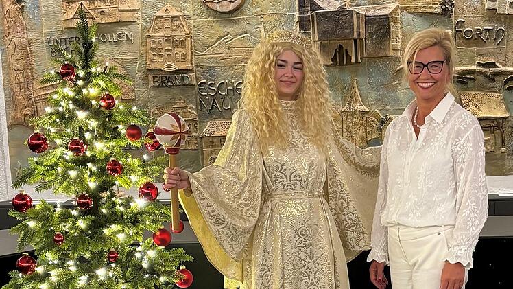 Eckentaler Christkind 2024 bereitet sich auf den Weihnachtsmarkt vor