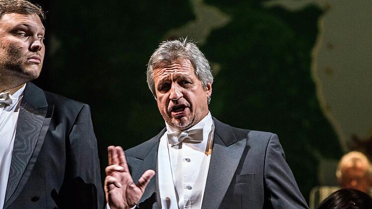Impressionen vom Gala-Abend des Coburger Theaterfestes: Felix Rathgeber (links) und Michael LionFoto: Jochen Berger