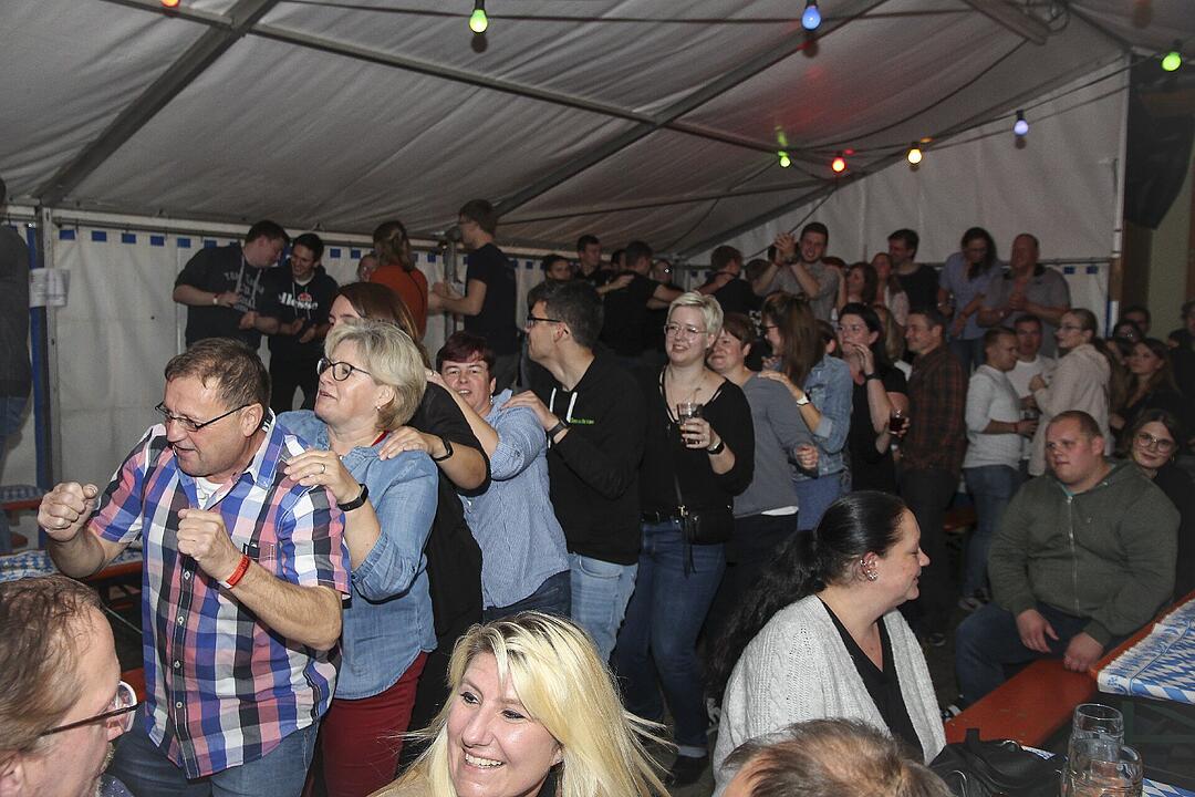 Die Landjugend Zaubach hat zum Kerwatanz eingeladen.