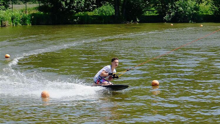 Wake-Boarder in Thulba. Foto: Gerd Schaar