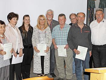 Die bei der Kreisverkehrswacht ausgezeichneten Mitglieder mit Vorsitzendem Roland Pyka (rechts) Foto: Michael Wunder