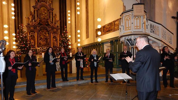 Jahresausklang der besonderen Ton-ART: das gleichnamige Ensemble mit seinem Spiritus rector Ingo Hahn (rechts). Foto: Horst Wunner