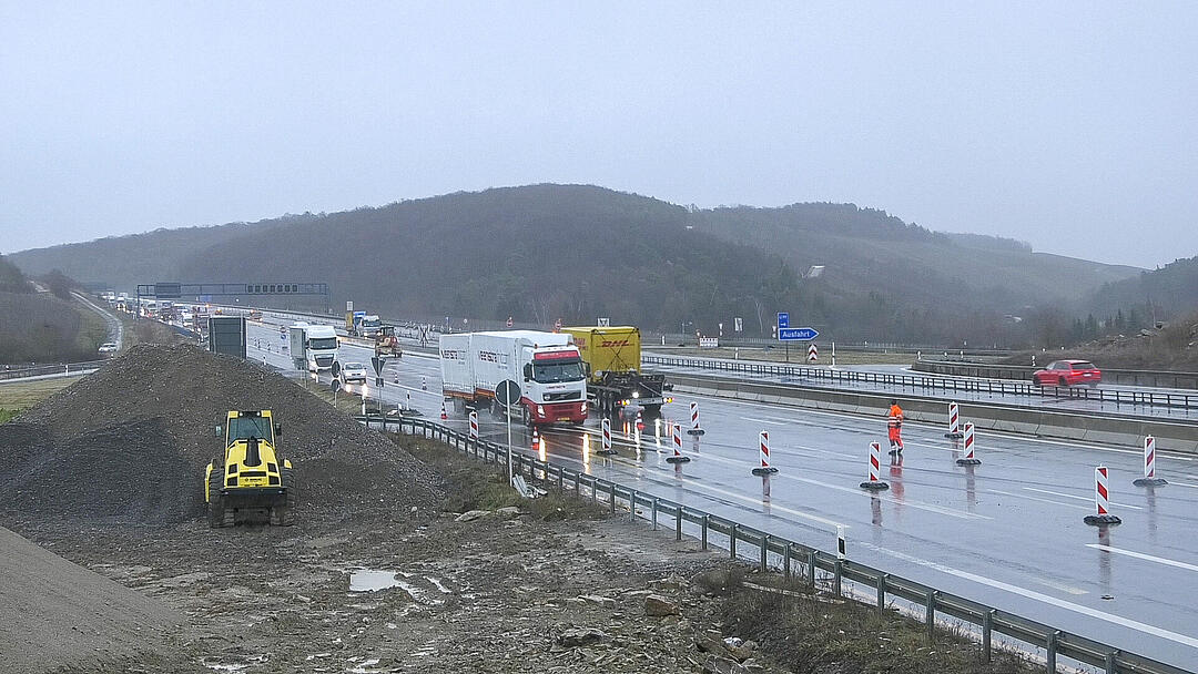 Trümmerfeld aus Beton: A3 nach Unfall zeitweise  komplett gesperrt