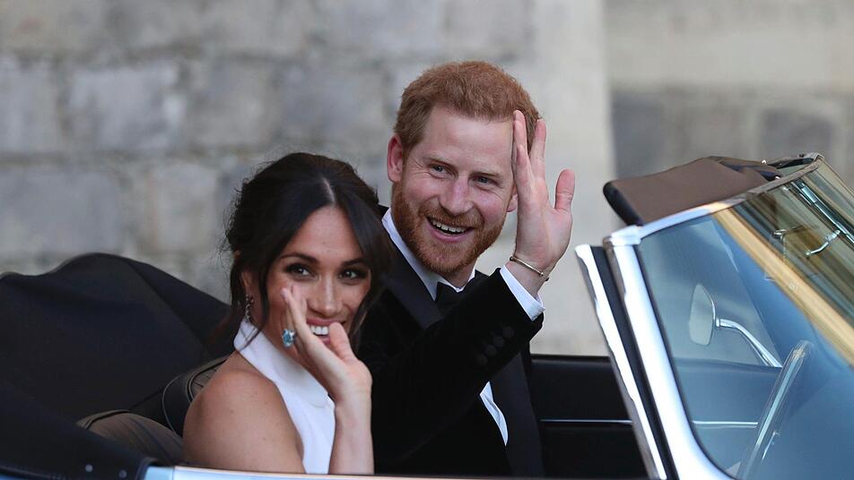 Windsor: Der britische Prinz Harry und seine Frau Meghan verlassen das Windsor Castle um zum Hochzeitsfest im Frogmore House am Abend zu fahren. Prinz Harry of Wales hat Meghan Markle geheiratet. Foto: Steve Parsons/PA/AP/dpa