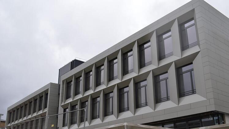 War auch Thema im Kreistag: die positive Kostenentwicklung beim Neubau des Berufsbildungszentrums Münnerstadt. Die anvisierten Kosten in Höhe von 30 Millionen Euro werden unterschritten. Foto: Isolde Krapf