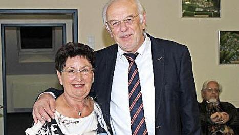 Erika Schneider wurde von Bürgermeister Edgar Büttner für ihre Arbeit und Organisation gelobt.  Foto: Carmen Schwind