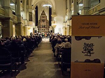 Festliche Barockmusik erklang beim Weihnachtskonzert mit dem Collegium Musicum Coburg in der sehr gut besuchten Morizkirche.Foto: Jochen Berger