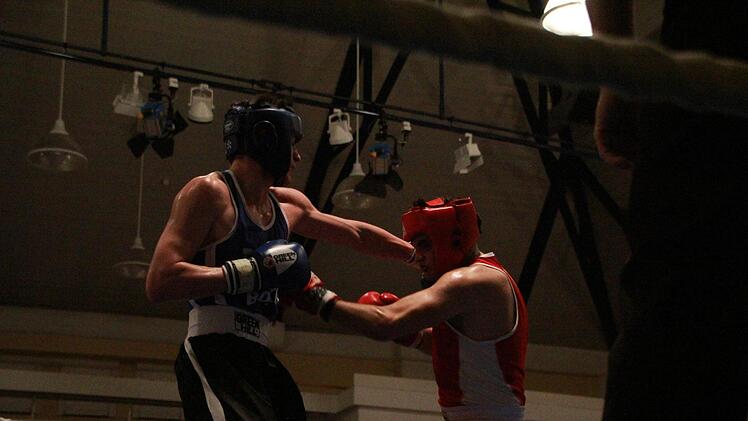 Schlag f&uuml;r Schlag bei der Kissinger Boxnacht. Foto Johannes Schlereth