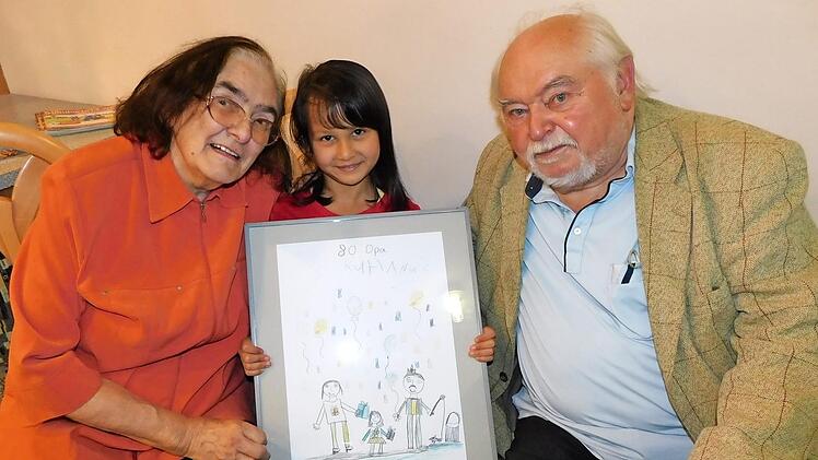 Ruhangiz Hosseini versteht sich prima mit "Oma" Hedi und "Opa" Manfred Ströhlein. Foto: Horst Wunner