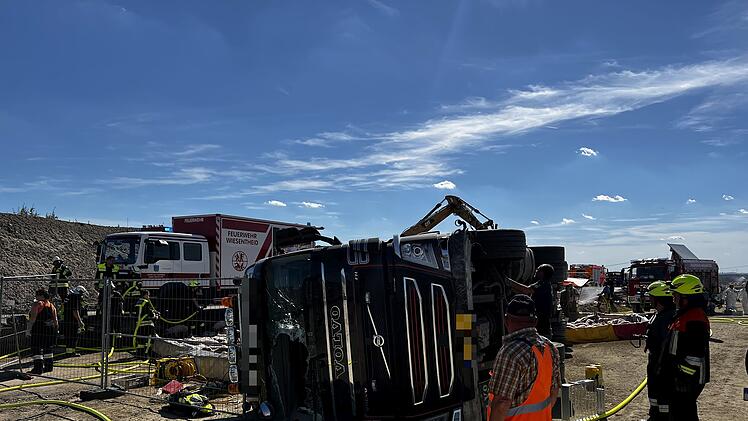 Schweinetransporter auf A3 im Kreis Kitzingen umgekippt