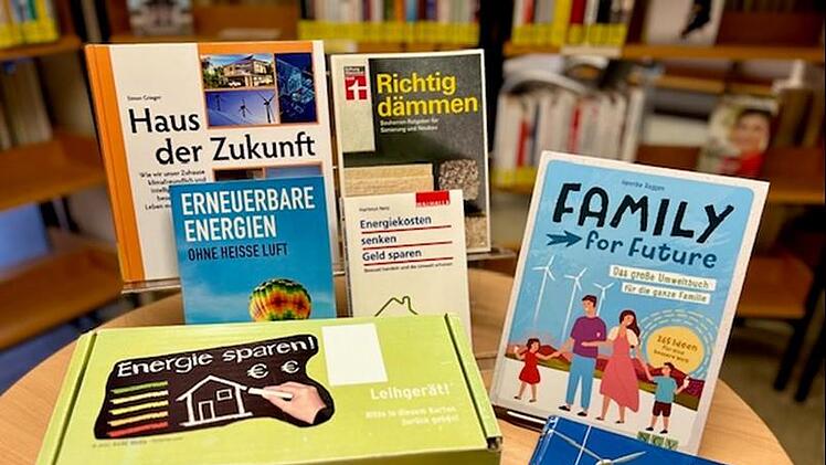So sieht der Thementisch mit Informationen zur Energiewende und zum Energiesparen aus.