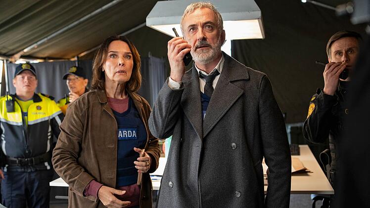 Kriminalpsychologin Cathrin Blake (D&eacute;sir&eacute;e Nosbusch) und Superintendent Sean Kelly (Declan Conlon) stehen unter extremer Anspannung. Sie k&ouml;nnen zusehen, wie Ronan Doyle in einem Pub seine Geiseln bedroht und zunehmend aggressiv und &uuml;berfordert wirkt.