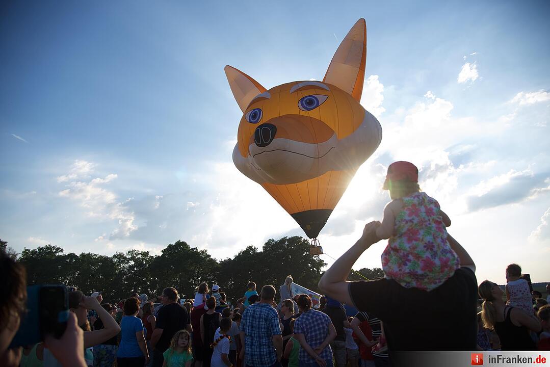 Jubiläumsausgabe: Zum 20. Mal hat die Raiffeisenbank Seebachgrund zu ihrem Ballonmeeting nach Hannberg eingeladen. Mehr als 2000 Menschen waren gekommen.