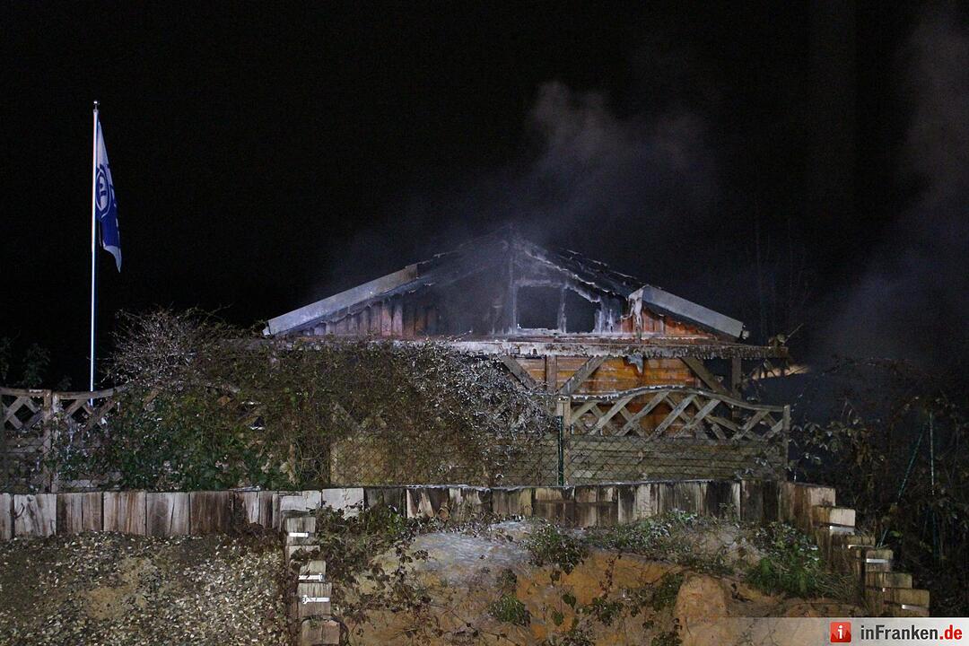 Zwei Gartenhäuser brennen in Bayreuth nieder