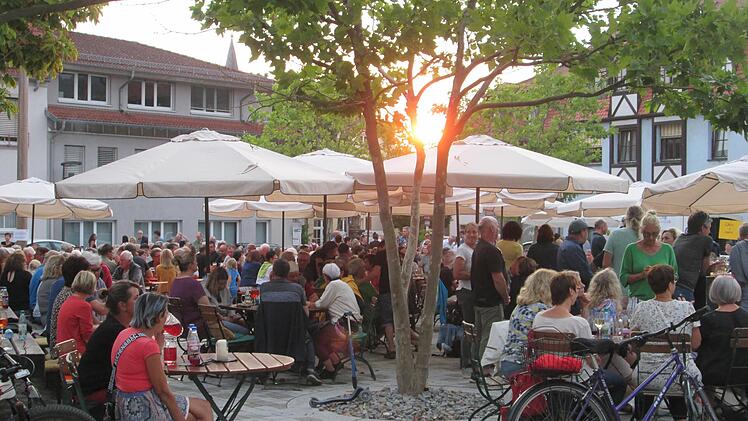 Inzwischen ist der Viehmarkt in Hammelburg als Veranstaltungsort ein idealer Platz geworden, der auch mehrere hundert Besucher aufnehmen kann.