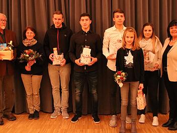 Ausgezeichnet: Die Breitbrunner Hermann und Ursula Teufel, Lukas Sperber, Christian Knoblach, Darius Strätz, Jule Greul und Jana Reich wurden von Bürgermeisterin Gertrud Bühl (v.l.) geehrt.Andreas Lösch