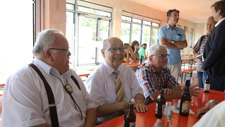 Auch Alt-Oberbürgermeister Franz Stumpf (CSU, in der Bild-Mitte) war zu Gast Foto: Barbara Herbst