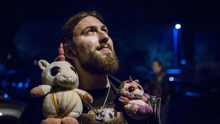 Pascal Heymann mit Einhorn Betty Ingong und Tochter Asgar