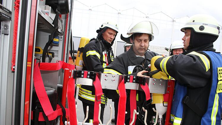 Feuerwehr-Gro&szlig;&uuml;bung auf der Gem&uuml;sefarm in FeulersdorfFoto: Sonny Adam