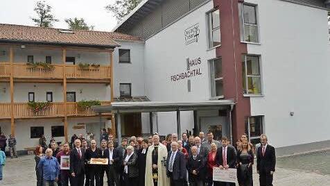 Große Freude bei Bewohnern, Personal und Ehrengästen: Der Anbau an das haus Fischbachtal ist fertig.
