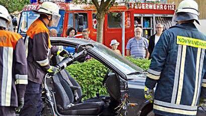 Der neue Rettungssatz zur Technischen Hilfeleistung wurde samt Spreizer und Schere auch gleich eingesetzt.