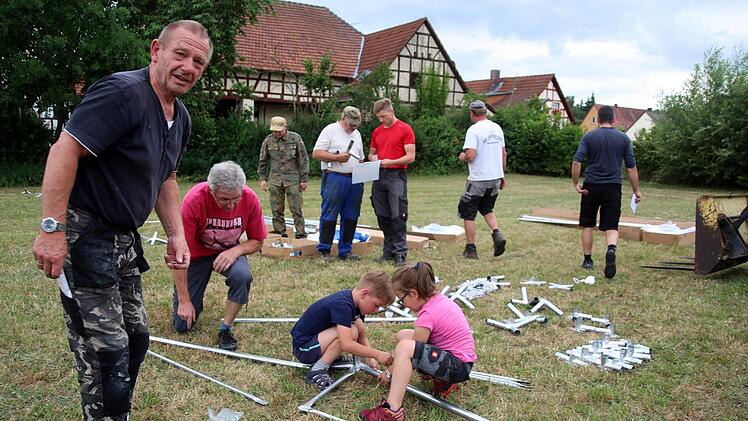 Der knifflige Aufbau Foto: Bettina Knauth