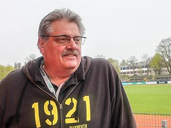 Michael Hahn, 57 Jahre alt, ist das, was man ein Urgestein nennt. Obwohl er nie selbst gespielt hat, ist er von Kindesbeinen an bei der SpVgg Bayreuth gewesen. Heute ist er Sicherheitsbeauftragter. Foto: Martin Kreklau