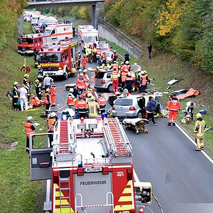 Unfall bei Margetshöchheim: Vier Erwachsene und vier Kinder verletzt
