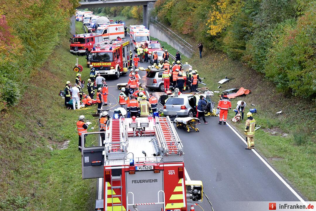 Unfall bei Margetshöchheim: Vier Erwachsene und vier Kinder verletzt