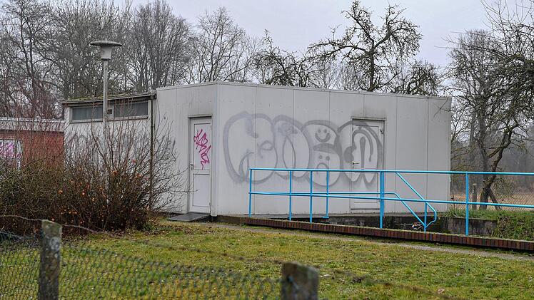 Teile der Spray-Aktion rund um die Kemmerner KläranlageFoto: Ronald Rinklef