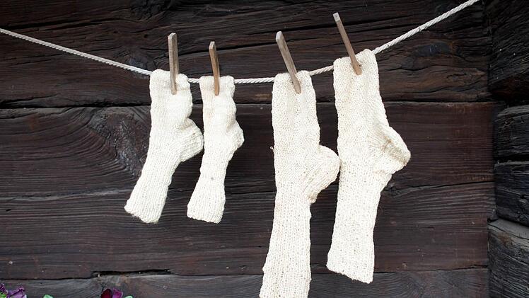 Zusammengehörige Sockgibt praktisch nichts, an das nicht mal erinnert wird: Am 9. Mai ist der Tag der verlorenen Socke.