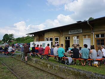 Groß war das Interesse der Bevölkerung am Workshop, der sich mit der Zukunft des Bahnhofsgeländes in Rupboden befasste. Foto: Marion Eckert
