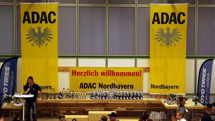 Schöner Anblick: Alles ist vorbereitet für die vom AMSC-Vorsitzenden Ralf Deinlein geleitete Siegerehrung.Karlheinz Franz