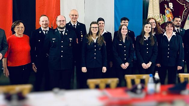 Unser Foto zeigt (von links) Oberbürgermeister Dirk Vogel, Karin Renner (seit 25 Jahren Mitglied), 2. Vorsitzenden Alexander Stöcker, Vorsitzenden Christian Tews, Roland Zwirlein, der für 50-jährige (aktive) Mitgliedschaft ausgezeichnet wurde, Sel...