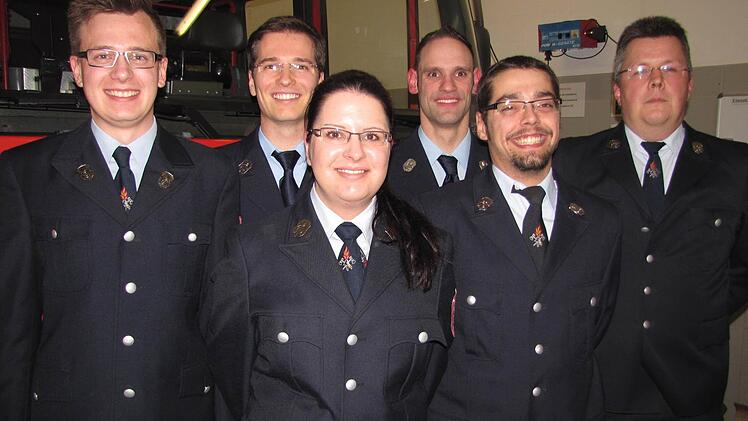 Das neue Führungsteam des Feuerwehrvereins Bertelsdorf (von links): Zweiter Vorsitzender Michael Wegner, Vorsitzender Sebastian Wlasek, Schriftführerin Alicia Maessen, Dritter Vorsitzender Sebastian Brehm, Marcel Welsch vom Vergnügungsausschuss und Kassierer Andreas Thauer. Foto: Martin Koch