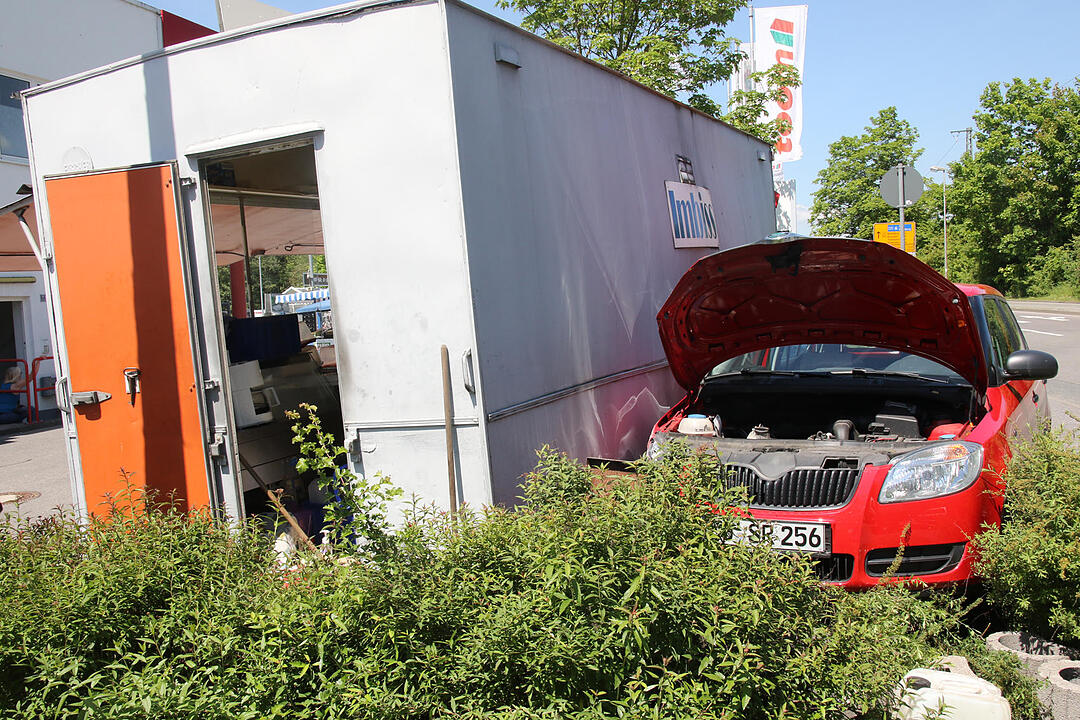 Coburg: 83-Jähriger fährt in Imbisswagen