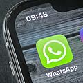 Durch eine Sicherheitslücke bei Whatsapp könnten Hacker Kontrolle über Ihr Smartphone erlangen. Symbolfoto: Aleksei/Adobe Stock