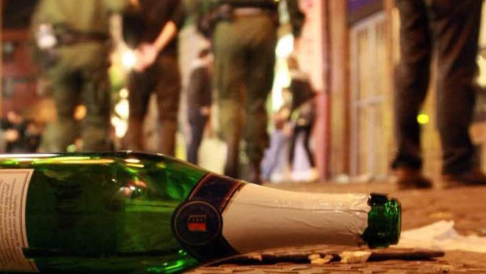 Unter Alkoholeinfluss und angeleitet von den falschen Freunden der ZOB-Clique hat ein junger Mann reihenweise Straftaten im Umfeld des Busbahnhofs begangen. Vom Jugendschöffengericht Kulmbach bekommt er gestern eine allerletzte Chance. Foto: Patrick Seeger/dpa