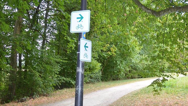 Kein Schiebe-Schild in dieser Richtung, in der Gegenrichtung aber schon. Fotos: Rainer Lutz