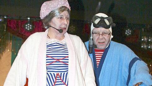 Gerlinde (Ramona Schneiderbanger) und ihr Gemahl Helmut (Herbert Rumpel) machten Urlaub an der Ostsee.