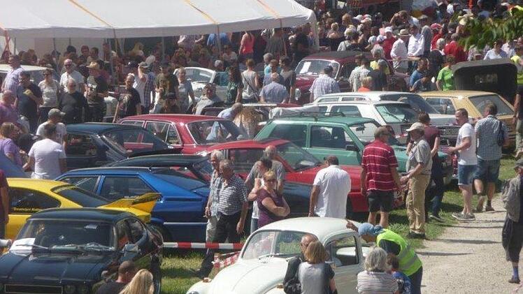 Auf dem Oldtimertreffen in Aufse&szlig; Foto: Horst Kr&auml;mer