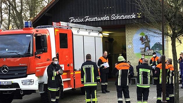Das neue Fahrzeug f&uuml;r die Feuerwehr Scherneck ist angekommen. Daf&uuml;r muss nun die Einfahrt ins Ger&auml;tehaus erweitert werden.