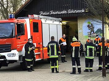 Das neue Fahrzeug für die Feuerwehr Scherneck ist angekommen. Dafür muss nun die Einfahrt ins Gerätehaus erweitert werden.